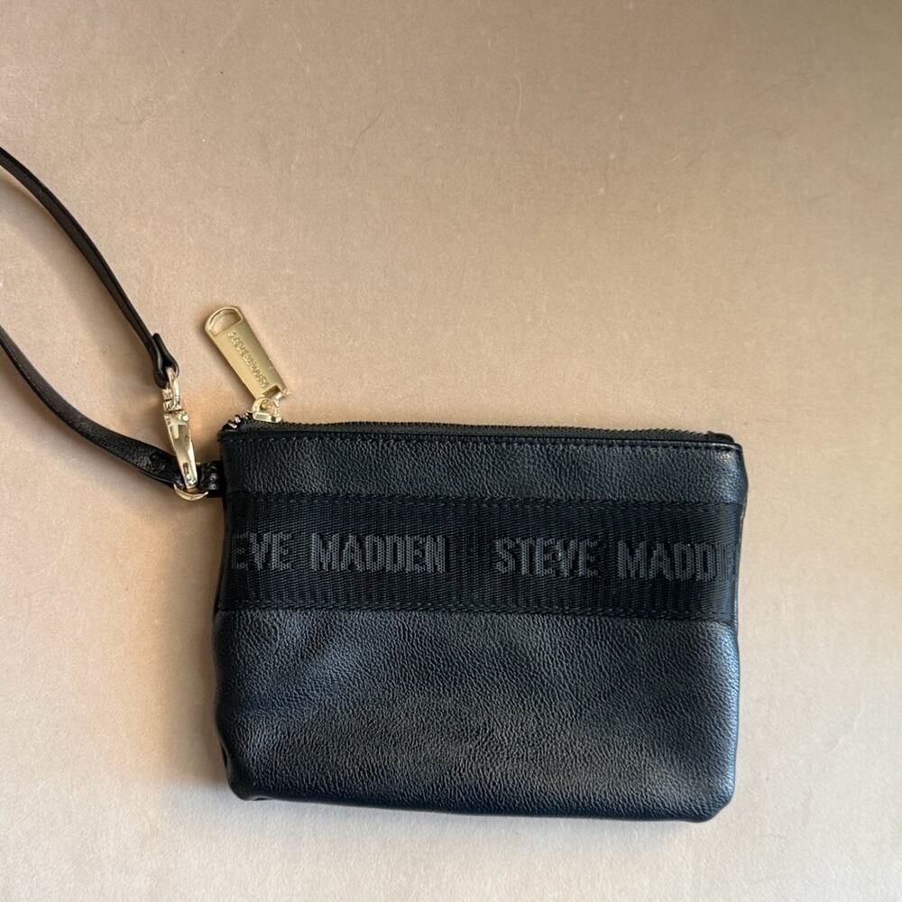 Steve Madden Womenโs Black Solid Zip Pouch Wristlet, Gold Accents Zipper